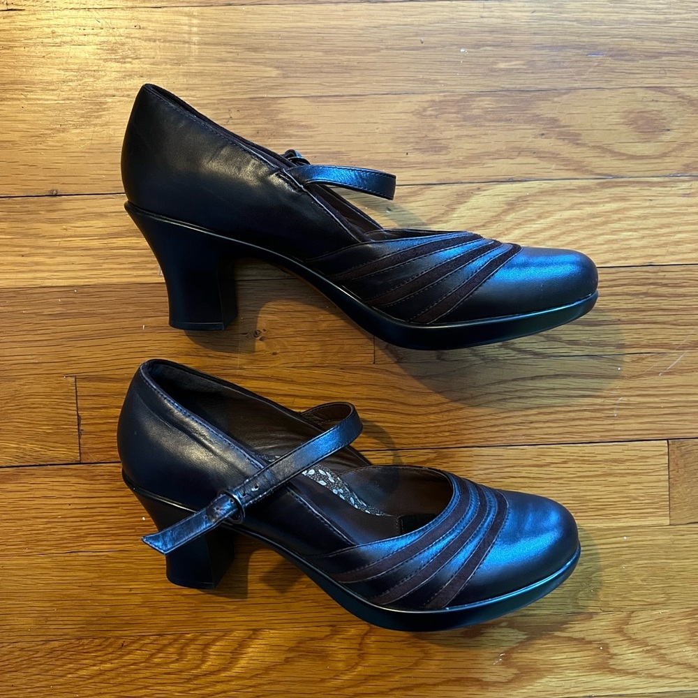 MINT CONDITION Dansko 42 Brown Leather Mary Jane Heels
